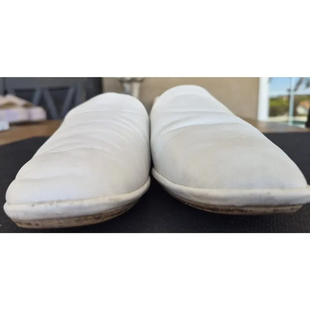 Vince Camuto Paz Leather Flat Slip-On Loafer in Off White Women's Size 6.5